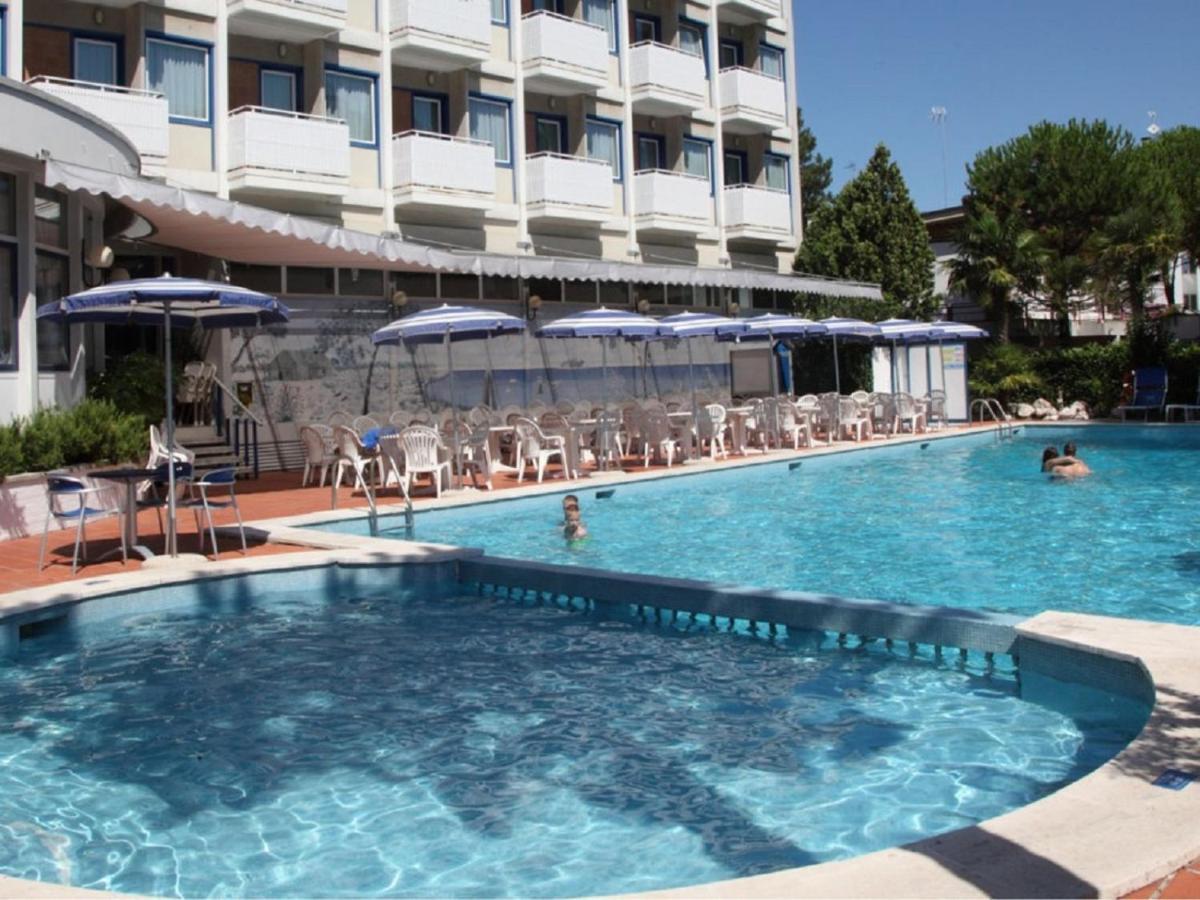 Hotel Medusa Splendid Lignano Sabbiadoro Buitenkant foto