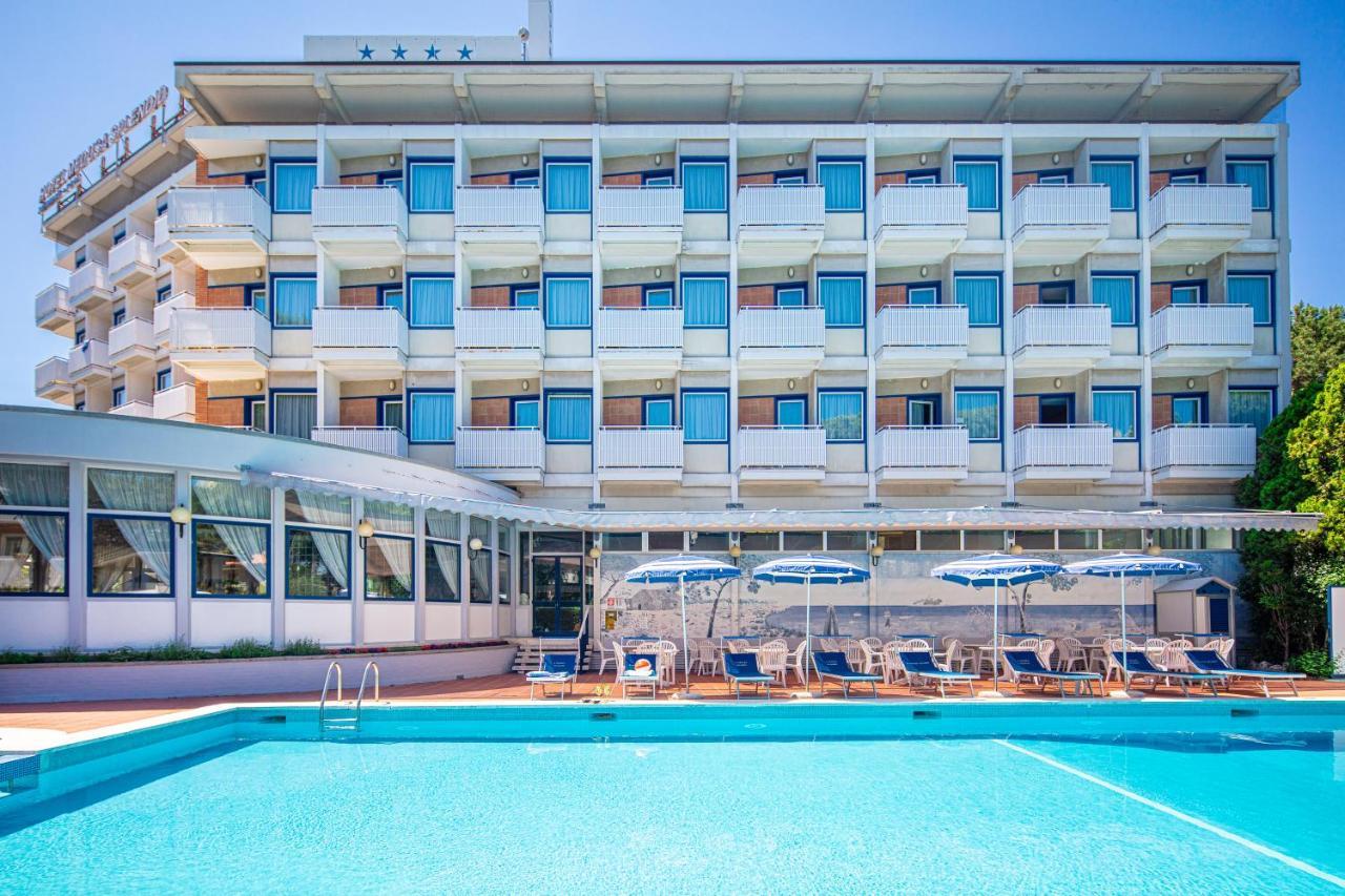 Hotel Medusa Splendid Lignano Sabbiadoro Buitenkant foto
