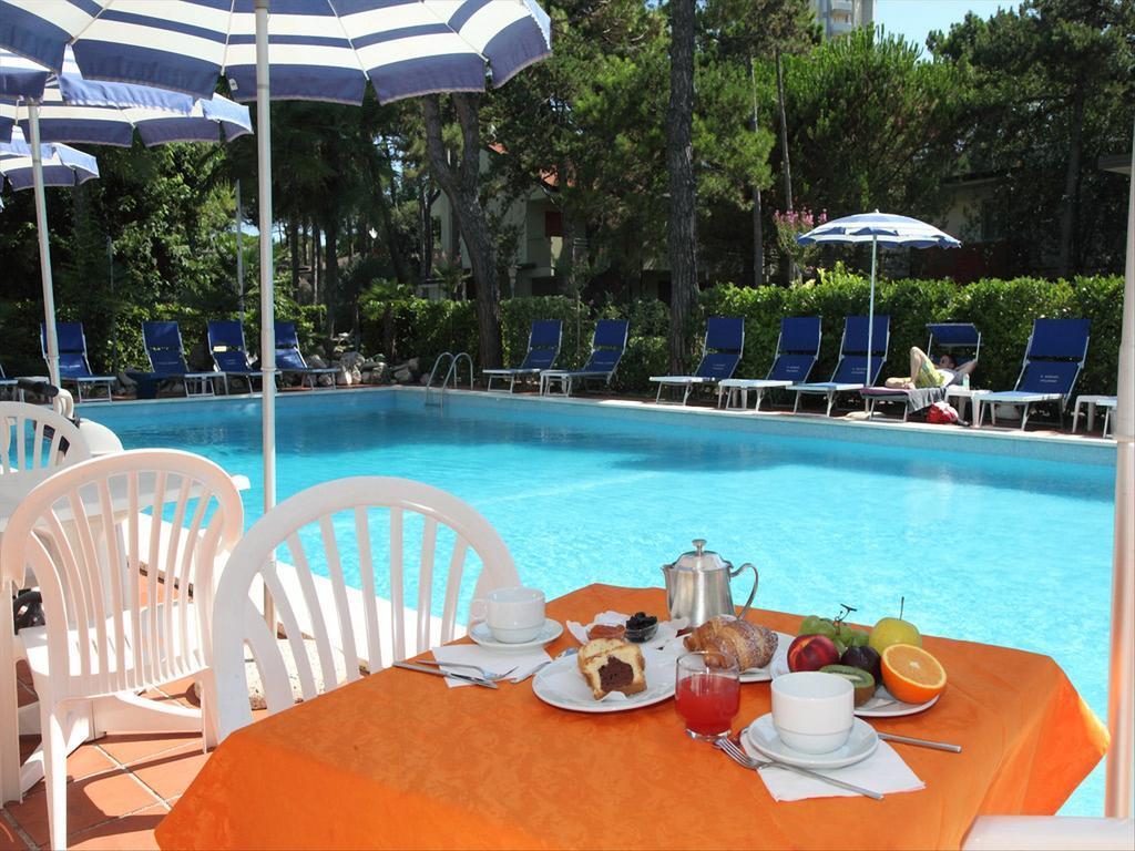 Hotel Medusa Splendid Lignano Sabbiadoro Buitenkant foto