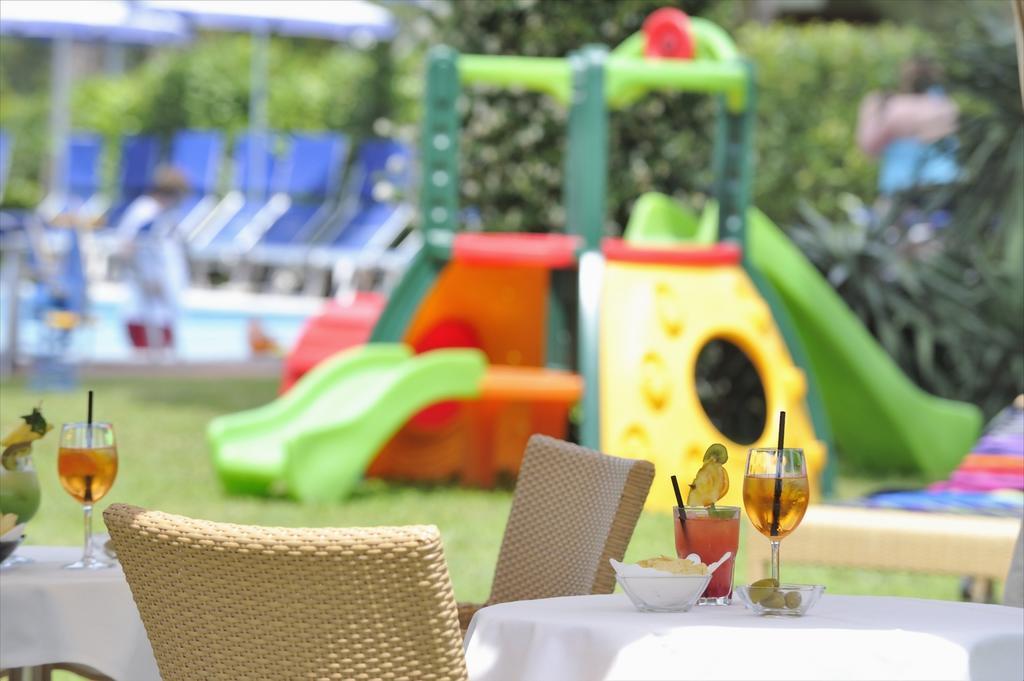 Hotel Medusa Splendid Lignano Sabbiadoro Buitenkant foto
